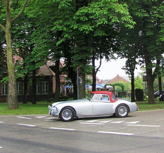 MG & Oldies Happening (17).JPG